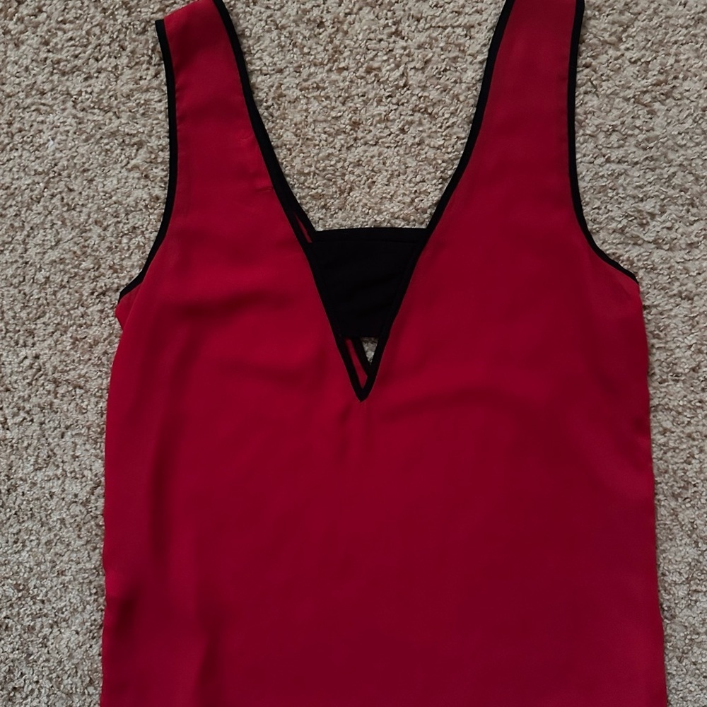 Socialite Tank Top - Picture 2 of 3